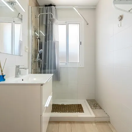 Iii Apartment *